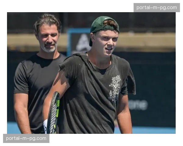 丹麦新星鲁内与教练伦德尔再次结束合作,红土赛季独自出战 丹麦新星鲁内与教练伦德尔再次结束合作,红土赛季独自出战